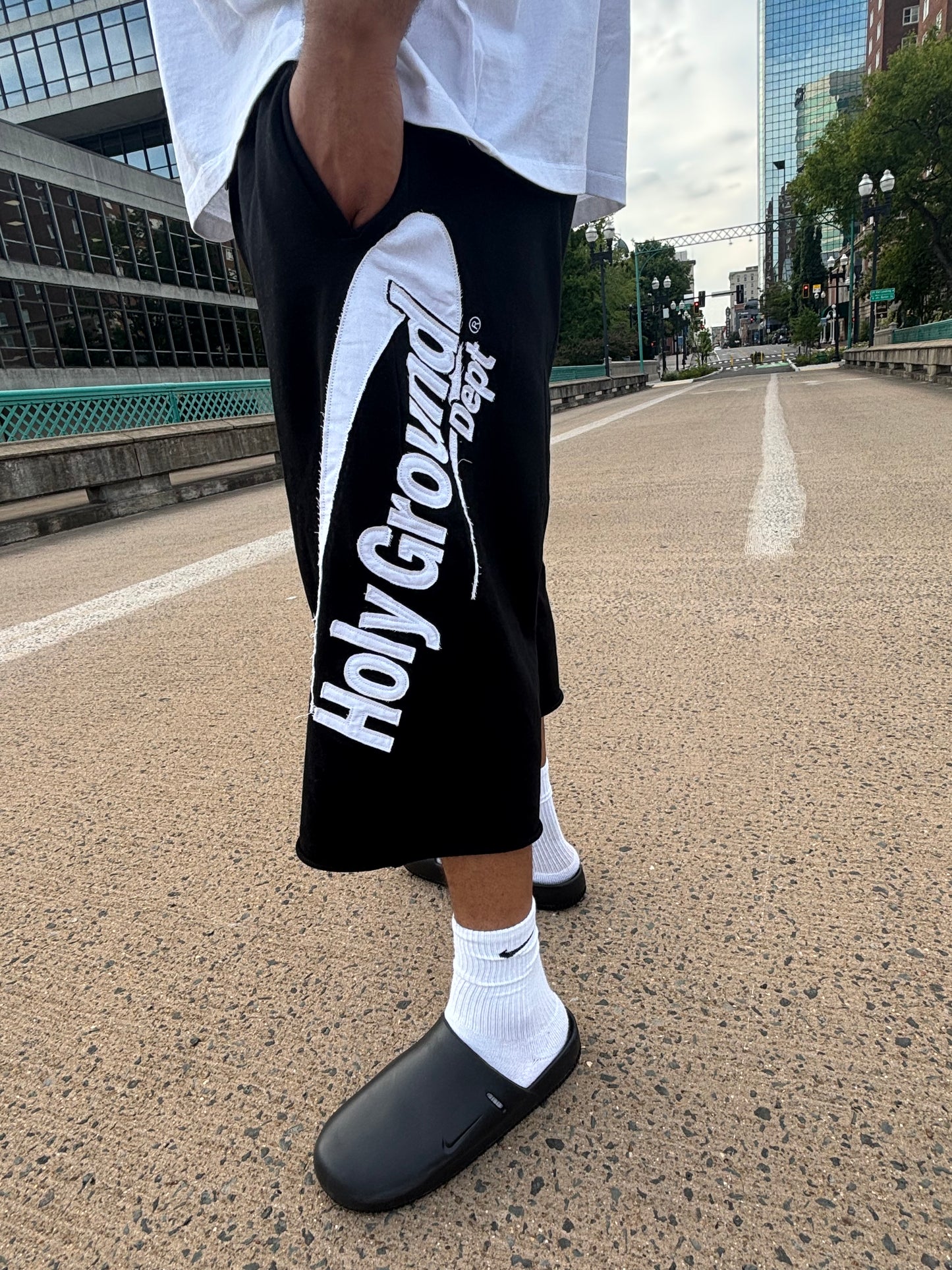HG Capri Shorts (Black)